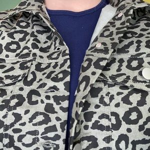 CROPPED LEOPARD JACKET